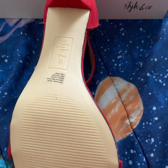 Red heels - Picture 6 of 6